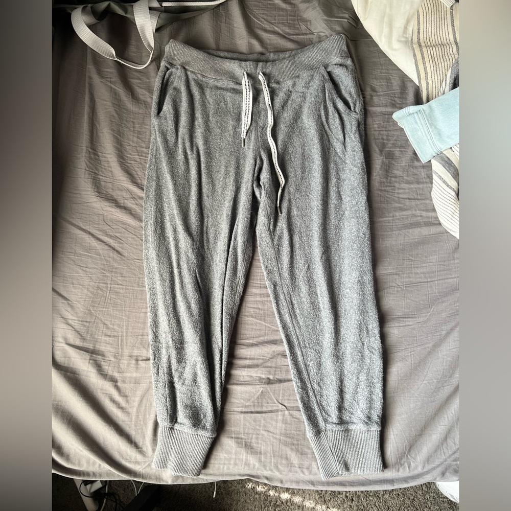 American Eagle Women’s fuzzy joggers